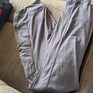 Grey leggings with pockets